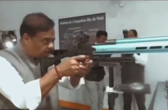 وزیر اعلیٰ ہیمنت شرما کا مسلمانوں پر گولی چلانے والا ویڈیو ’غیر مجاز‘ تھا: آسام بی جے پی کا دعویٰ