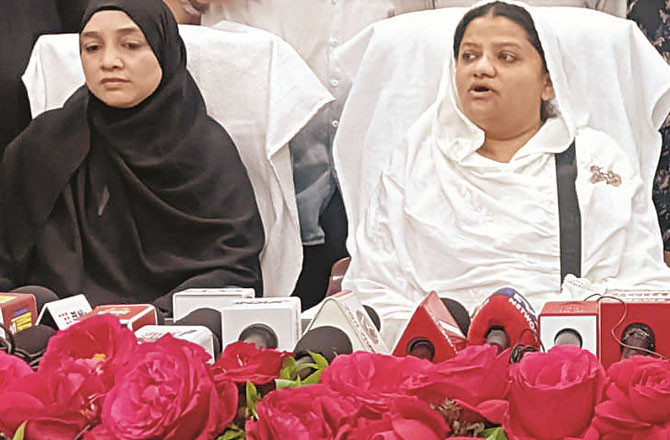 مالیگاؤں : نومنتخب میئرنسرین شیخ وڈپٹی میئرشان ہند نے اپنے عہدوں کا چارج سنبھالا