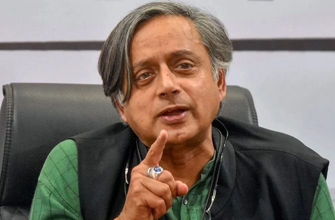 ششی تھرور نے برصغیر میں کرکٹ پر سیاست کی مذمت کی