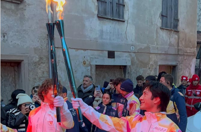 اولمپک مشعل میلان پہنچی، ایک گروہ کا غزہ سے  اظہار یکجہتی 