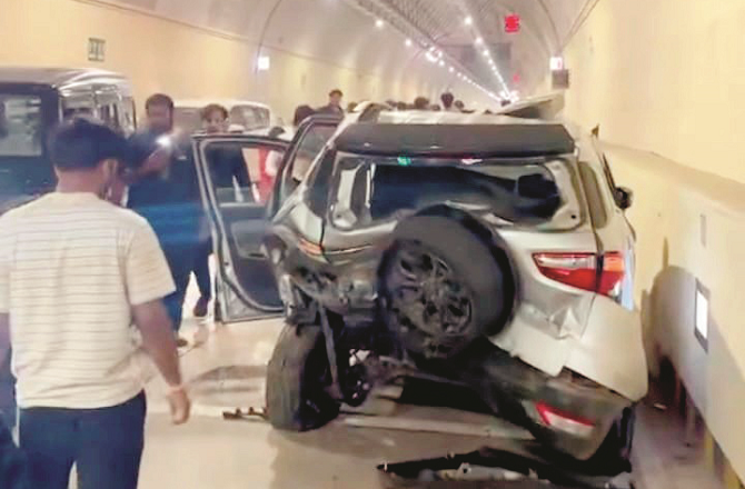 فری وے، رے روڈ اور ناگپاڑہ پر حادثات، ایک پولیس اہلکار ہلاک، ۴؍ افراد زخمی 