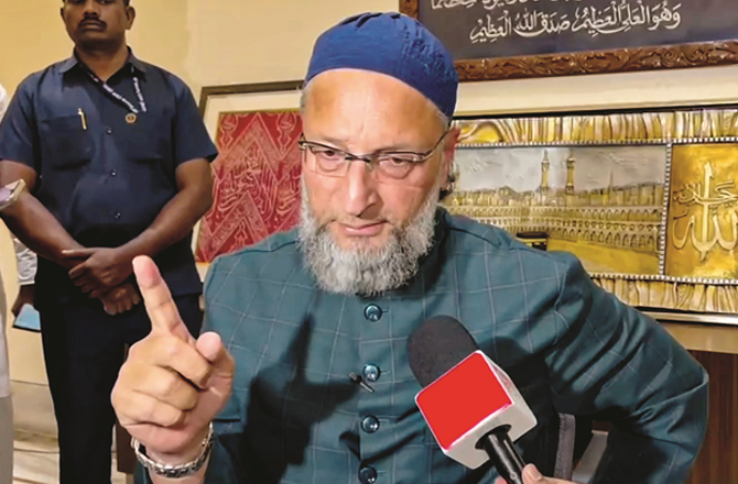 آئین ’ہم لوگ‘ سے شروع ہوتا ہے نہ کہ ’بھارت ماتا کی جئے‘ جیسے نعروں سے: اویسی 