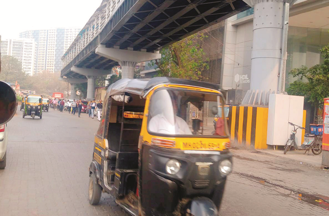  باندرہ : اسکائی واک کے باوجود ٹریفک کا مسئلہ برقرار 