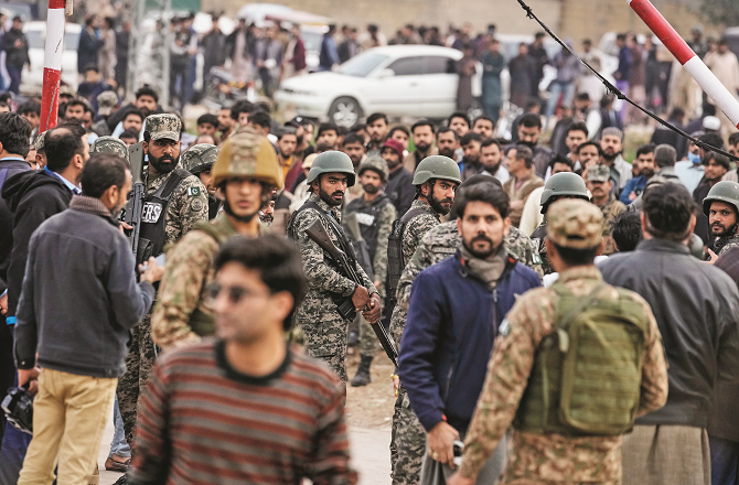 پاکستان: امام بارگاہ میں دھماکہ، ۳۱؍ افراد جاں بحق