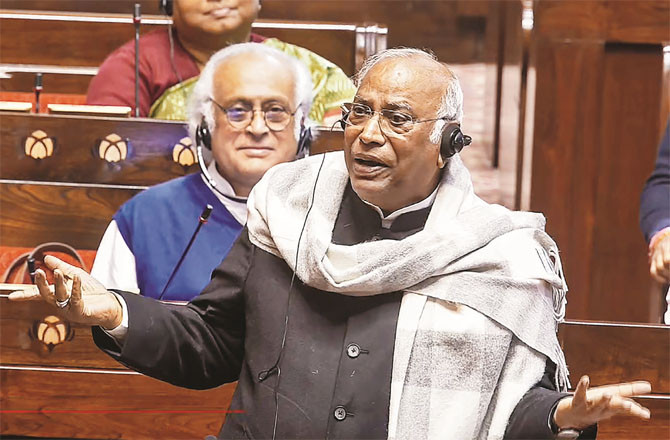 ’’مودی میں اتنی ہمت نہیں کہ سوالوں کے جواب دیں  ‘‘