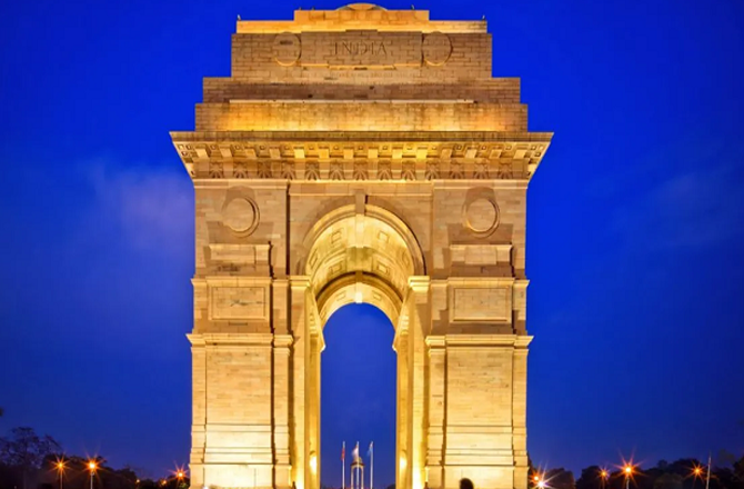 ٹرمپ نے انڈیا گیٹ کی تعریف کی، کہا امریکہ میں اس سے شاندار گیٹ تعمیر کیا جائے گا