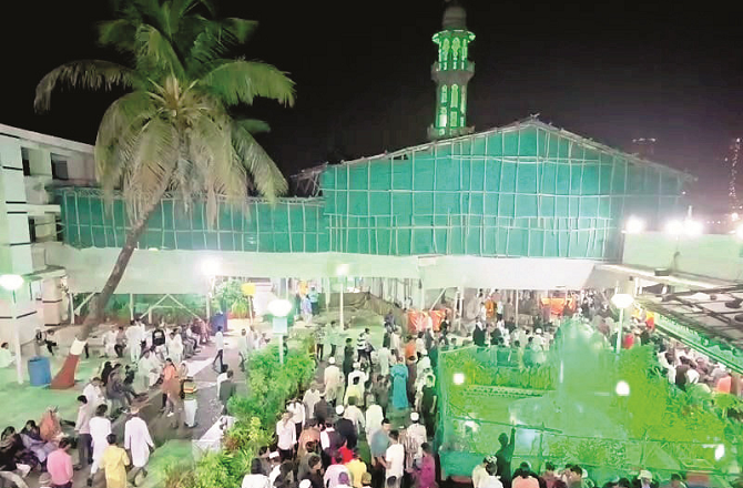 شب برأت میں حاجی علی درگاہ پرایک لاکھ اور بڑا قبرستا ن میں ۷۰؍ہزارزائرین پہنچے