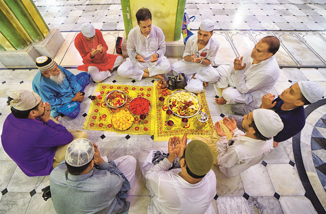 رمضان: تزکیۂ نفس، سماجی احساس اور انسانی وحدت کا مہینہ