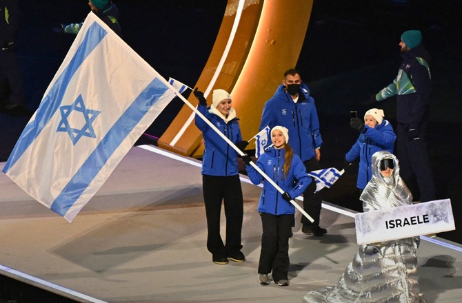 میلان، ونٹر اولمپکس: اسرائیلی ٹیم کی آمد، شائقین نے فلسطین حامی نعرے بلند کئے