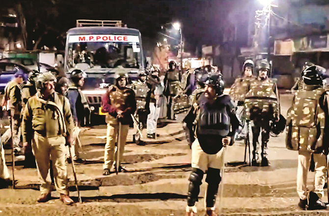 جبل پور، کرناٹک اور حیدرآباد میں فرقہ وارانہ تصادم، پولیس فورس تعینات