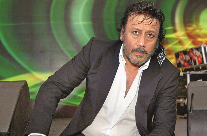 جیکی شراف چھوٹی چال میں رہنے والا غریب لڑکا ’ہیرو‘ بن گیا