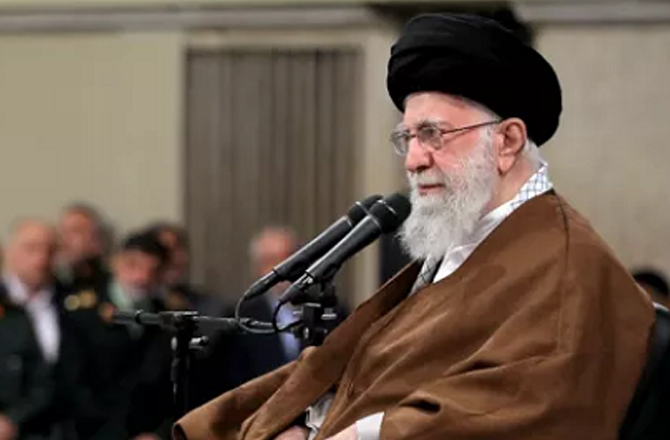 امریکہ کو ایسی چوٹ پہچائیں گے کہ وہ دوبارہ اٹھ نہیں سکے گا: آیت اللہ خامہ ای