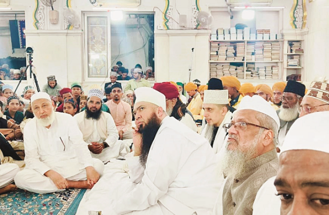 بہترین معاشرہ کی تشکیل کے لئے قرآن کے احکامات پر عمل کرنا ضروری ہے: مولانا سید معین الدین اشرف اشرف