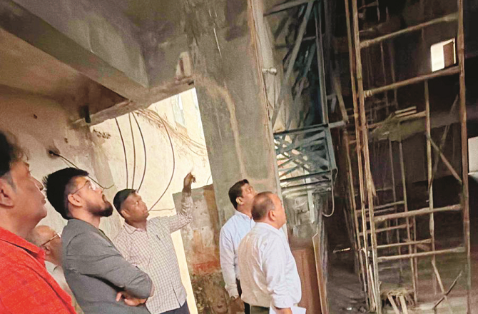  مینا تائی ٹھاکرے آڈیٹوریم کی مرمت کے کام میں سست رفتاری پر میونسپل کمشنر برہم