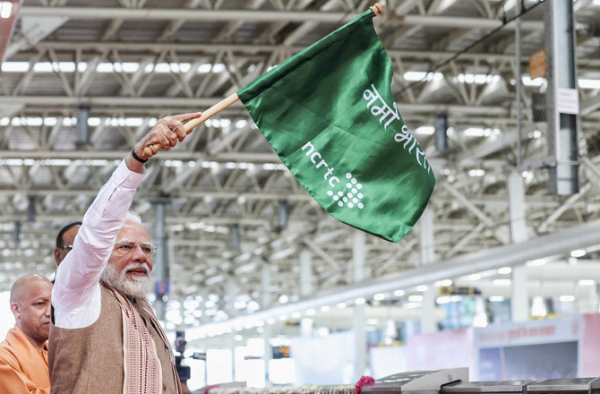 یوپی ملک کا سب سے بڑا مینوفیکچرنگ ہب بنے گا: مودی