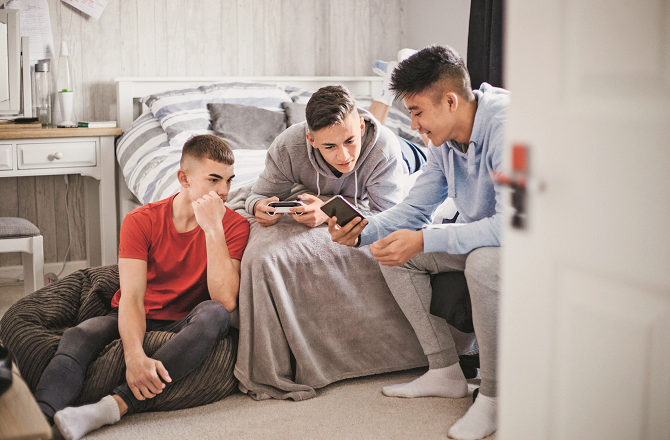 بیدار رہیں،رحمت کا حصار کہیں لغویات میں ٹوٹ نہ جائے!