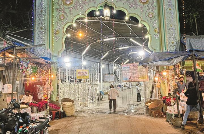 ناریل واڑی قبرستان انتظامیہ کووقف بورڈ کا نوٹس