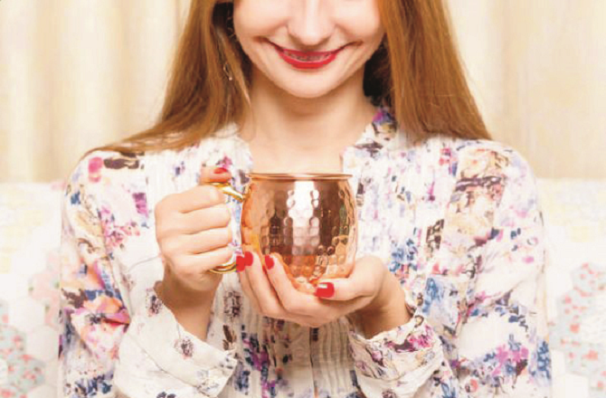 تانبے کے برتن میں پانی پینے کے حیران کن فائدے