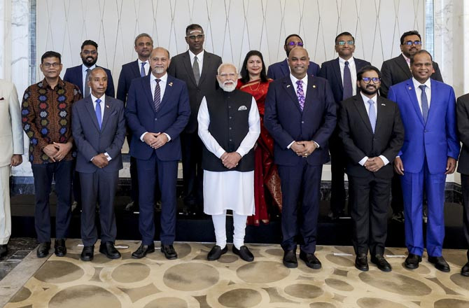 مودی کی  ملائیشیا کے کاروباری لیڈروں سے ملاقات ،  سرمایہ کاری کے مواقع کو اجاگرکئے