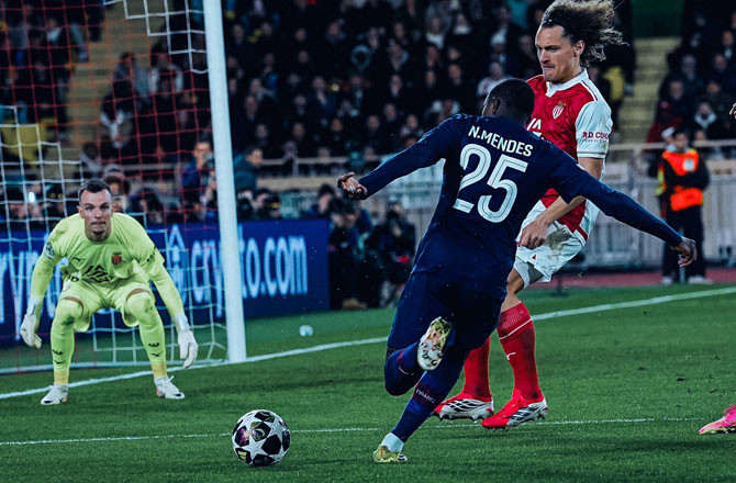 پی ایس جی  نے دو گول پیچھے ہونے کے بعد موناکو کو ہرا کر سب کو حیران کر دیا