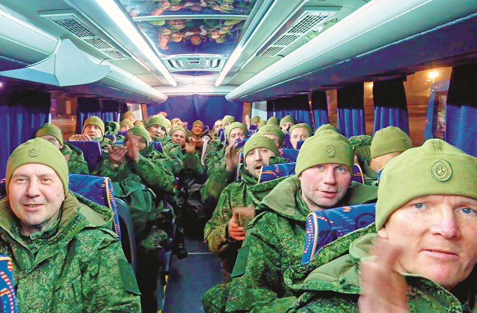 روس اور یوکرین کے درمیان ۳۰۰؍ قیدیوں کا بڑا تبادلہ