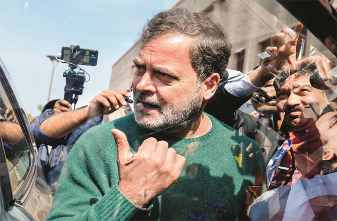 بی جےپی راہل گاندھی سے گھبراگئی ، ان کی رُکنیت ہی منسوخ کرنے کا نوٹس 