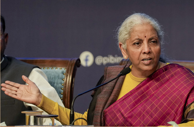 `تعلیم سے روزگار اور صنعت کاری پر اعلیٰ سطحی کمیٹی قائم کی جائے گی: سیتارمن