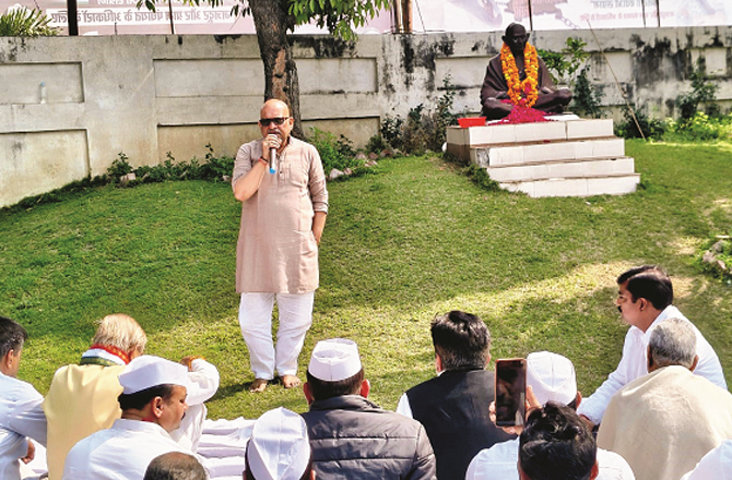 یوپی پولیس کے خلاف کانگریس کا’ ستیہ گرہ‘ 