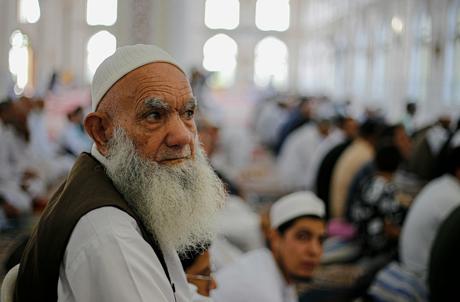 صالحین اور صادقین کی صحبت اور نسبت انسان کے باطن کو سنوارتی ہے