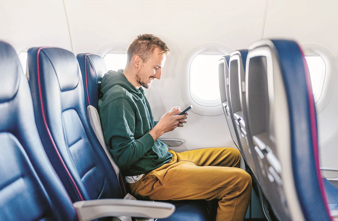 جہاز کی کھڑکیاں سیٹوں کی متوازینہیں ہوتیں،کیوں؟