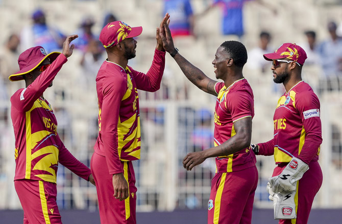 زمبابوے کا عزم بمقابلہ ویسٹ انڈیز کی جارحیت: سپر ۸؍ کا بڑا مقابلہ