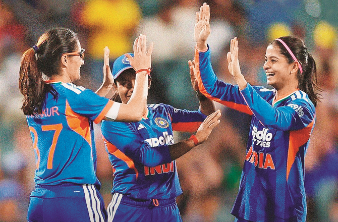 ہندوستان کی خواتین کرکٹ ٹیم نے تاریخ رقم کردی