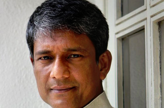 عادل حسین کوفلم ’’لکڑبگھا۲ ‘‘میں ملند سومن کی جگہ شامل کیا گیا   