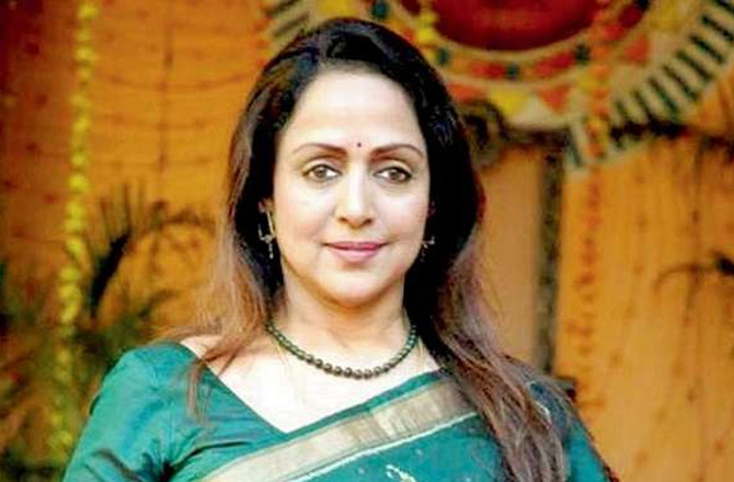 جب زخم بھر جائیں گے تب ’’اکیس‘‘ (دھرمیندر کی آخری فلم) دیکھوں گی: ہیما مالنی