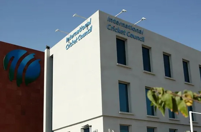 ایلیٹ پینل  کے بنگلہ دیشی شرف الدولہ بطورٹی وی امپائر ہندوستان میں موجود