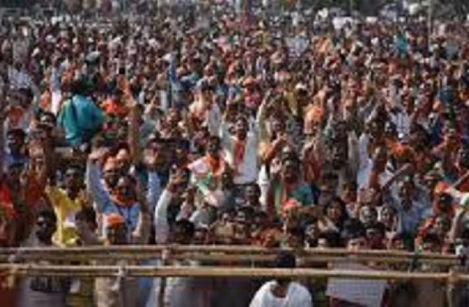 سیاست میں نظریہ اور نظریہ میں سیاست