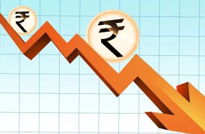 روپے کی قدر میں ۲۸؍ پیسے کی بڑی گراوٹ، ڈالر۱۸ء۹۰؍ روپے کی تاریخی سطح پر