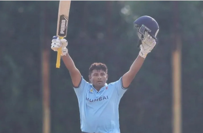 وجے ہزارے ٹرافی:  سرفراز خان نے ایک اوور میں ۳۰؍ رنز بنائے 