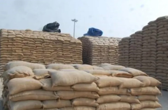 ملک سے باہر جائے گا ۵؍ لاکھ ٹن آٹا،۴؍ سال بعد حکومت نے اجازت دی   