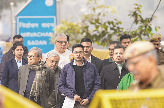 ایس آئی آر  پر ابھیشیک بنرجی اور الیکشن کمیشن کے درمیان جھڑپ