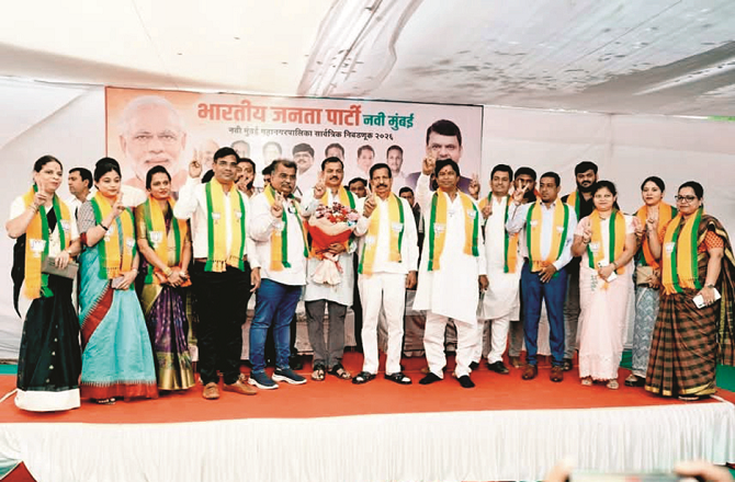 امبرناتھ : ۱۲؍ کونسلرس کی موقع پرستی پرلوگ سخت برہم