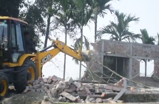 آسام: ریاست سے بے دخلی کی مہم ، ۱۲۰۰؍ سے زیادہ بنگالی مسلمانوں کے گھر مسمار