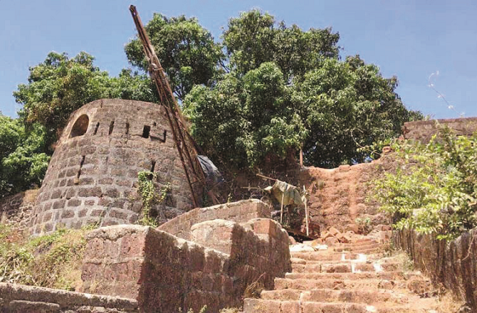 بھگونت گڑھ قلعہ: ساونت واڑی کے قریب واقع تاریخی قلعہ