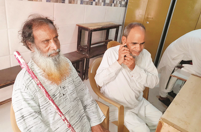 دوسروں کی زندگیوں میں روشنی بکھیرنے کیلئے کوشاں نابینا حضرات