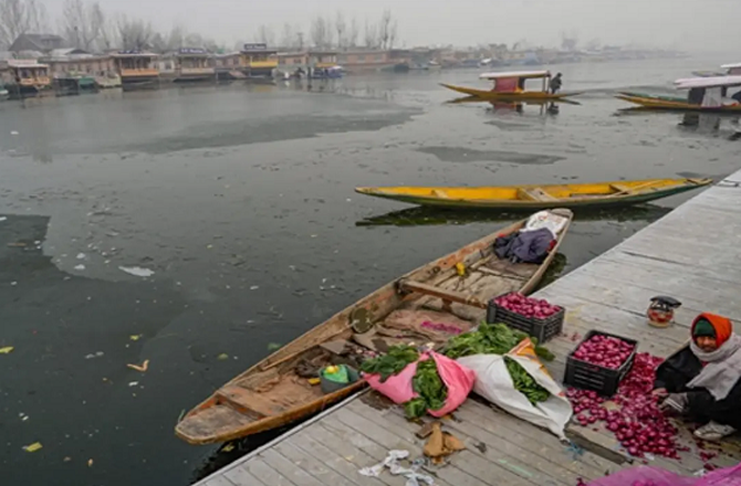 جموں، کشمیر اور لداخ میں درجۂ حرارت منفی ۲۵؍ ڈگری سیلسیس، ڈل جھیل منجمد