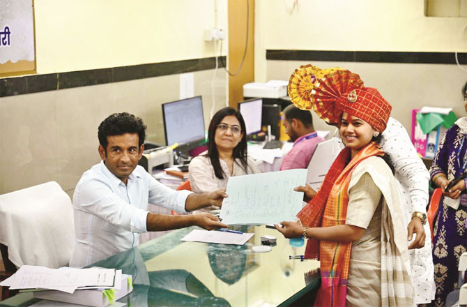 الیکشن کمیشن نے بلامقابلہ جیت حاصل کرنے والے امیداروں کی جانچ کا حکم دیا، جیتنے والوں کے نتائج معطل