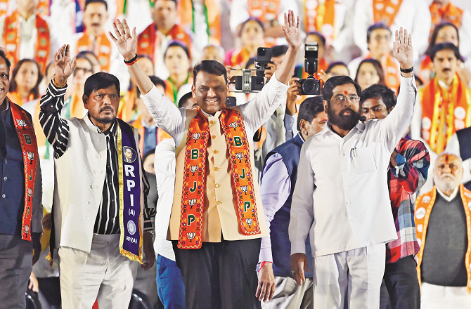 ممبئی کے میئرمعاملے پر اپوزیشن کی ایکناتھ شندے اور بی جے پی پر تنقیدیں