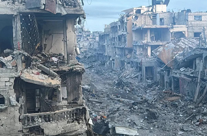 غزہ میں ۶؍ کروڑ ٹن ملبہ موجود، صاف کرنے میں ۷؍ سال سے زیادہ درکار: یو این اہلکار