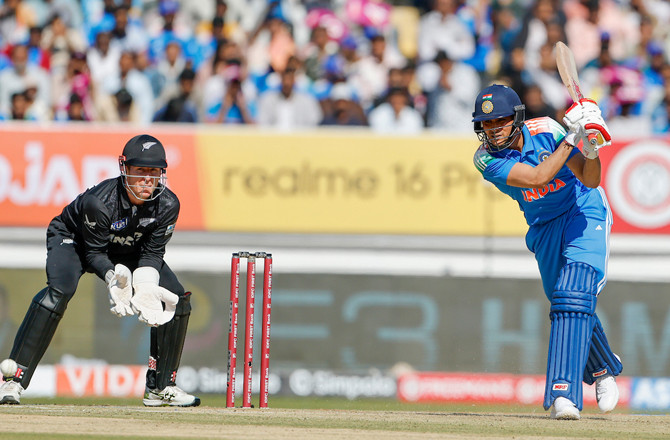 ۷؍اننگز میں ۵۷۸؍رن، نیوزی لینڈ کیخلاف گل کی شاندار کارکردگی 