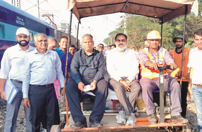 ریلوے سیفٹی کمشنر کی ہری جھنڈی کے بعدچھٹی لائن شروع 